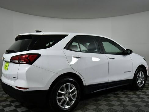 Used 2022 Chevrolet Equinox LS image 10