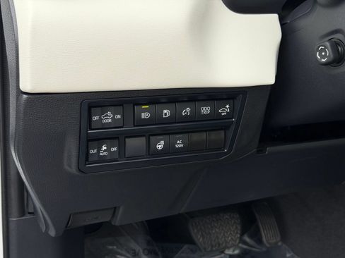 Used 2023 Toyota Tundra Capstone AWD/4WD image 15
