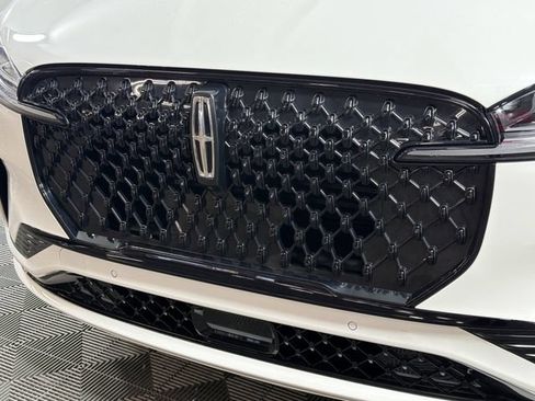 Certified 2025 Lincoln Aviator Reserve w/ Luxury Package RWD image 32