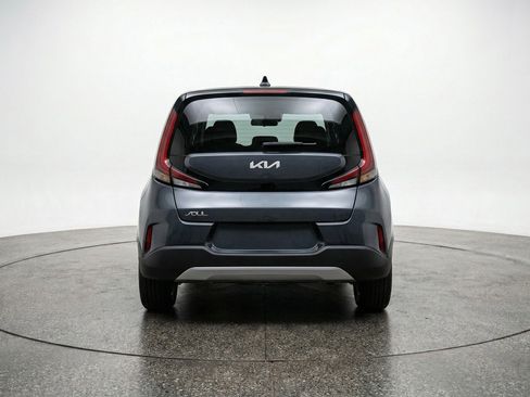 Used 2025 Kia Soul LX w/ LX Technology Package FWD image 7