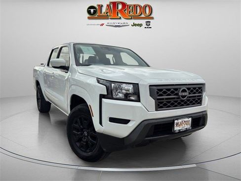 Used 2022 Nissan Frontier SV image 1