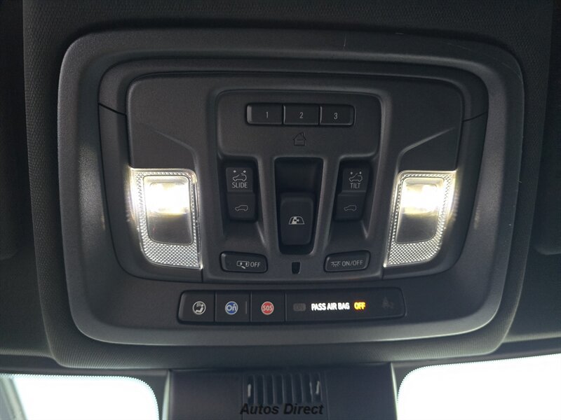 Used 2022 Chevrolet Silverado 1500 High Country w/ High Country Premium Package AWD/4WD image 45