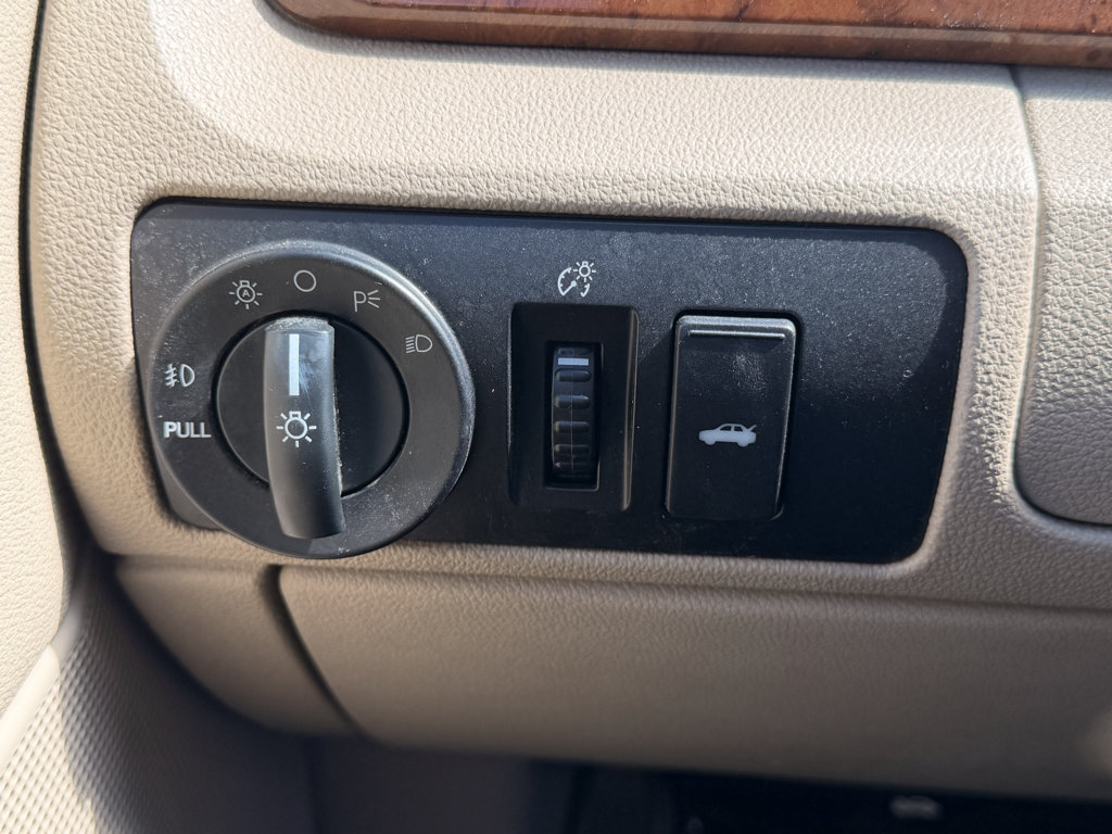 Used 2005 Ford Five Hundred SEL AWD/4WD image 15