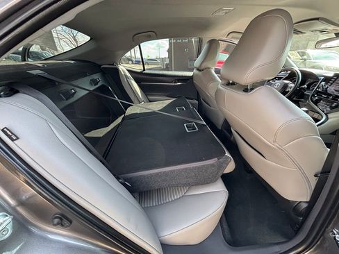 Used 2022 Toyota Camry SE image 19