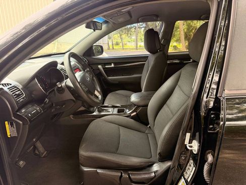 Used 2014 Kia Sorento LX FWD image 11