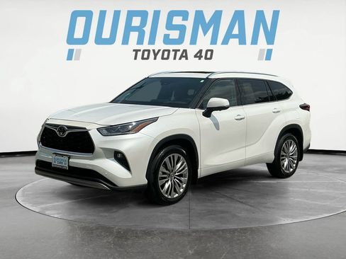 Used 2026 Toyota Highlander Platinum AWD/4WD image 3