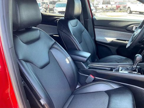 Used 2025 Jeep Compass Latitude image 30