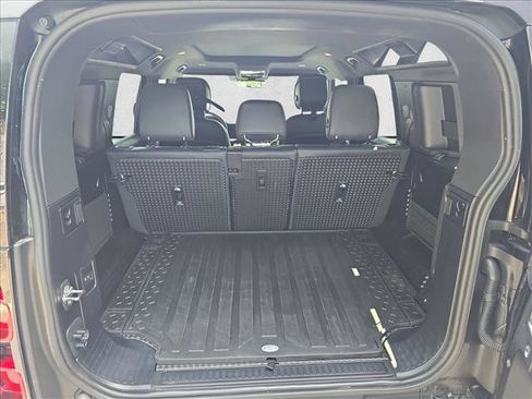 Certified 2025 Land Rover Defender 110 X-Dynamic SE AWD/4WD image 12