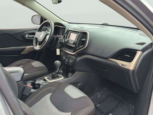 Used 2017 Jeep Cherokee Sport AWD/4WD image 15