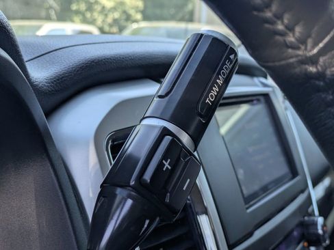 Used 2016 Nissan Titan SV image 27