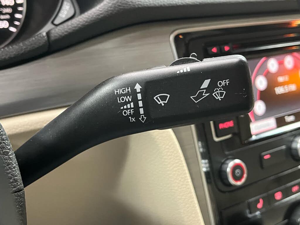 Used 2014 Volkswagen Passat TDI SE FWD image 17