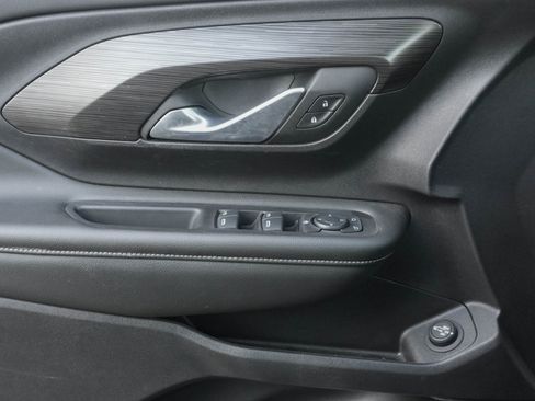 Used 2024 GMC Terrain SLE w/ Driver Convenience Package image 13