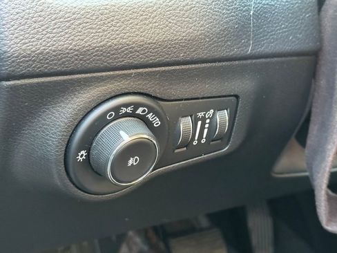 Used 2019 Jeep Compass Limited image 10