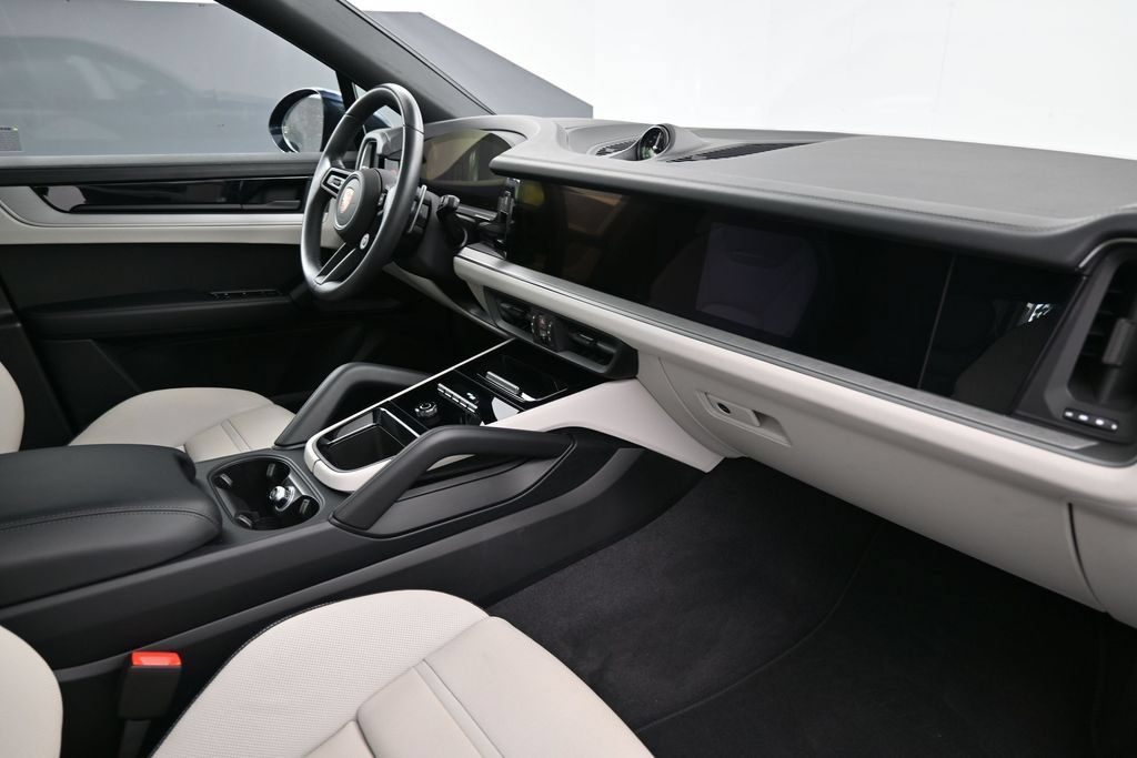 Certified 2026 Porsche Cayenne Coupe AWD/4WD image 13