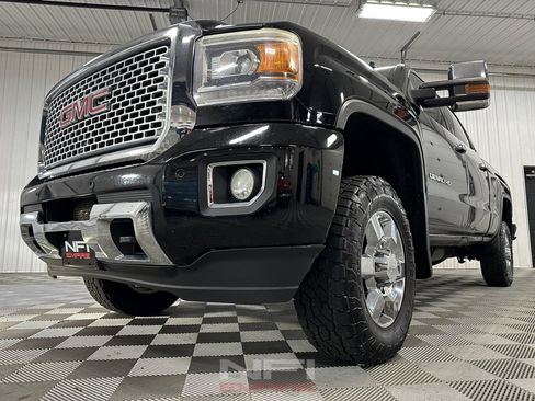 Used 2015 GMC Sierra 2500 Denali w/ Duramax Plus Package image 13