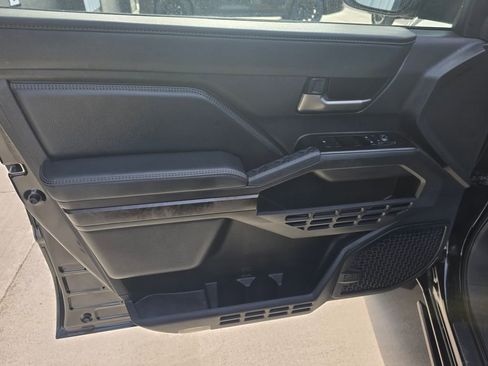 Used 2024 Toyota Tacoma Limited w/ Limited Package (LT) image 11