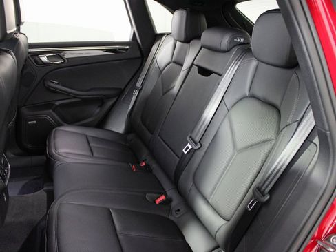 Used 2025 Porsche Macan image 34