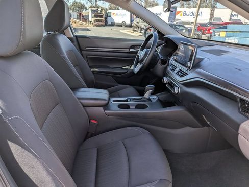 Used 2025 Nissan Altima 2.5 SV FWD image 30