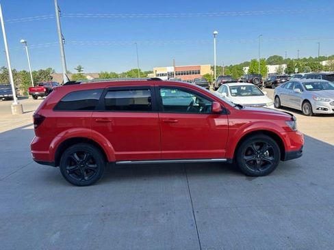 Used 2018 Dodge Journey Crossroad w/ Nav & Sun Group FWD image 4