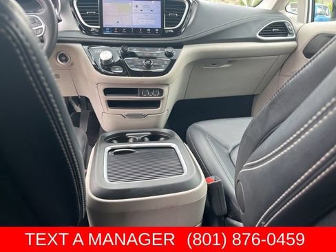 Used 2024 Chrysler Pacifica Limited FWD image 20