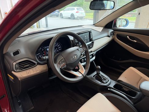 Used 2020 Hyundai Elantra GT FWD image 15
