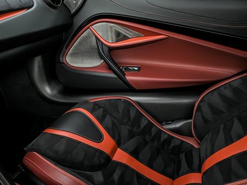Used 2018 McLaren 720S Performance RWD image 39