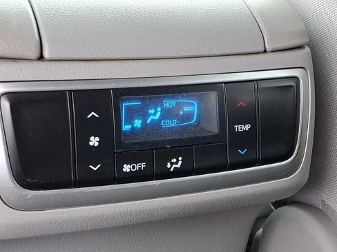 Used 2018 Toyota Highlander LE image 12