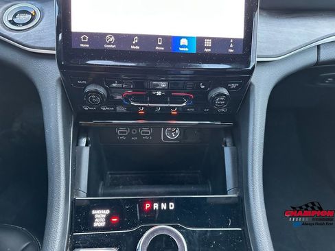 Used 2024 Jeep Grand Cherokee Limited image 19