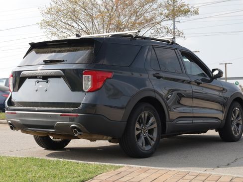 Used 2023 Ford Explorer XLT w/ Equipment Group 202A image 5