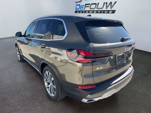 New 2026 BMW X5 xDrive50e image 17