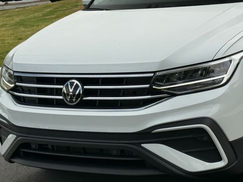 Used 2023 Volkswagen Tiguan SE FWD image 9