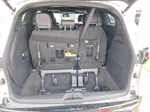 Used 2025 Toyota Sienna XSE image 38