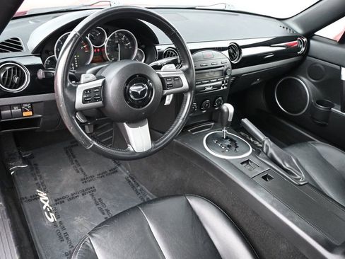 Used 2006 MAZDA MX-5 Miata Grand Touring w/ Premium Pkg RWD image 9