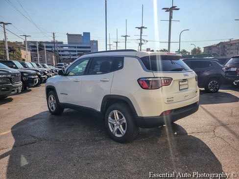 Used 2023 Jeep Compass Latitude AWD/4WD image 11