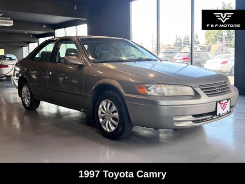 Used 1997 Toyota Camry LE FWD image 1