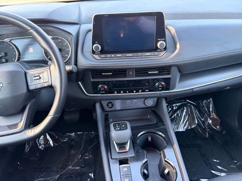 Used 2021 Nissan Rogue SV FWD image 25