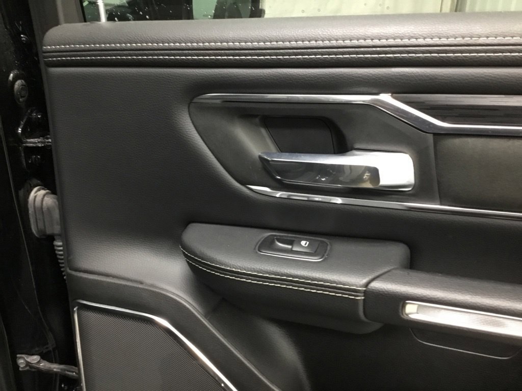 Used 2024 RAM 1500 Laramie AWD/4WD image 19