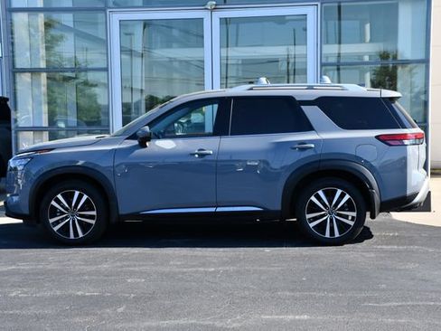 Used 2025 Nissan Pathfinder Platinum AWD/4WD image 11