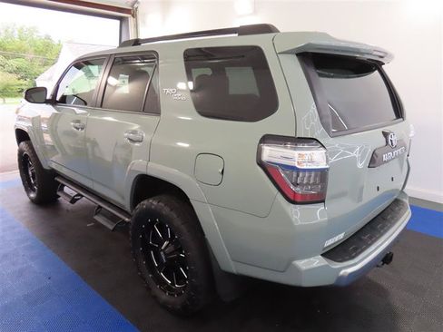 Used 2023 Toyota 4Runner TRD Off-Road Premium w/ Moonroof Package AWD/4WD image 10