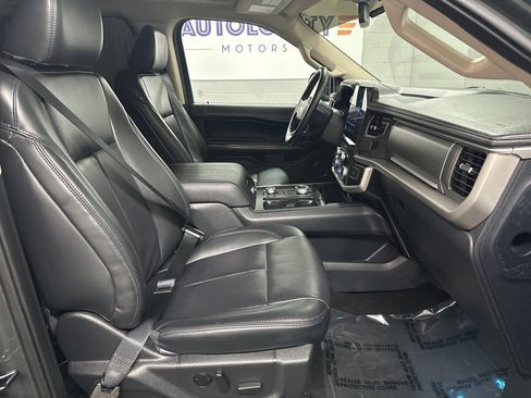 Used 2022 Ford Expedition Max XLT image 19