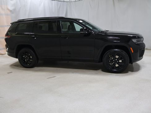 New 2026 Jeep Grand Cherokee L 4WD image 8