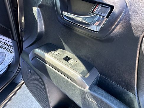 Used 2019 Toyota Tacoma TRD Off-Road image 15