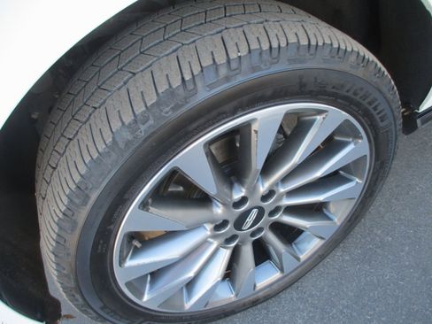 Used 2020 Lincoln Navigator L Reserve w/ Luxury Package image 11