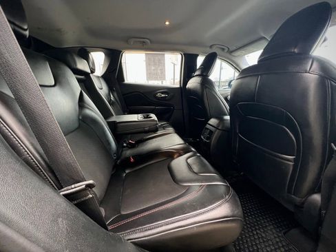 Used 2019 Jeep Cherokee Trailhawk image 23