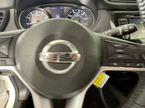 Used 2020 Nissan Rogue S FWD image 23