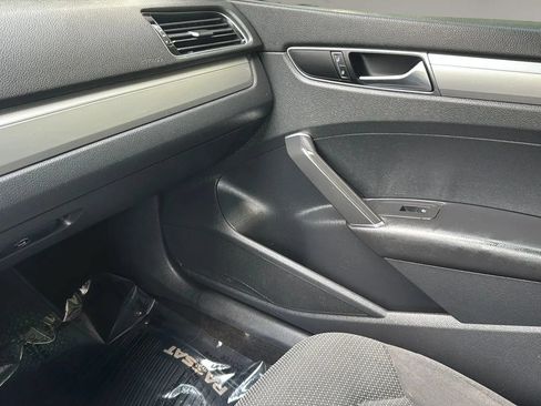 Used 2018 Volkswagen Passat 2.0T S FWD image 3