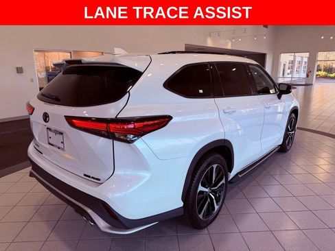 Used 2022 Toyota Highlander XSE image 8