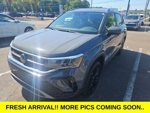 Certified 2023 Volkswagen Taos SE w/ Black Wheel Package image 1