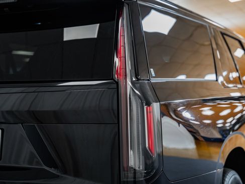 Used 2022 Cadillac Escalade ESV Sport Platinum w/ LPO, ONYX Package image 18