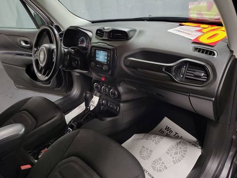 Used 2016 Jeep Renegade Latitude image 23
